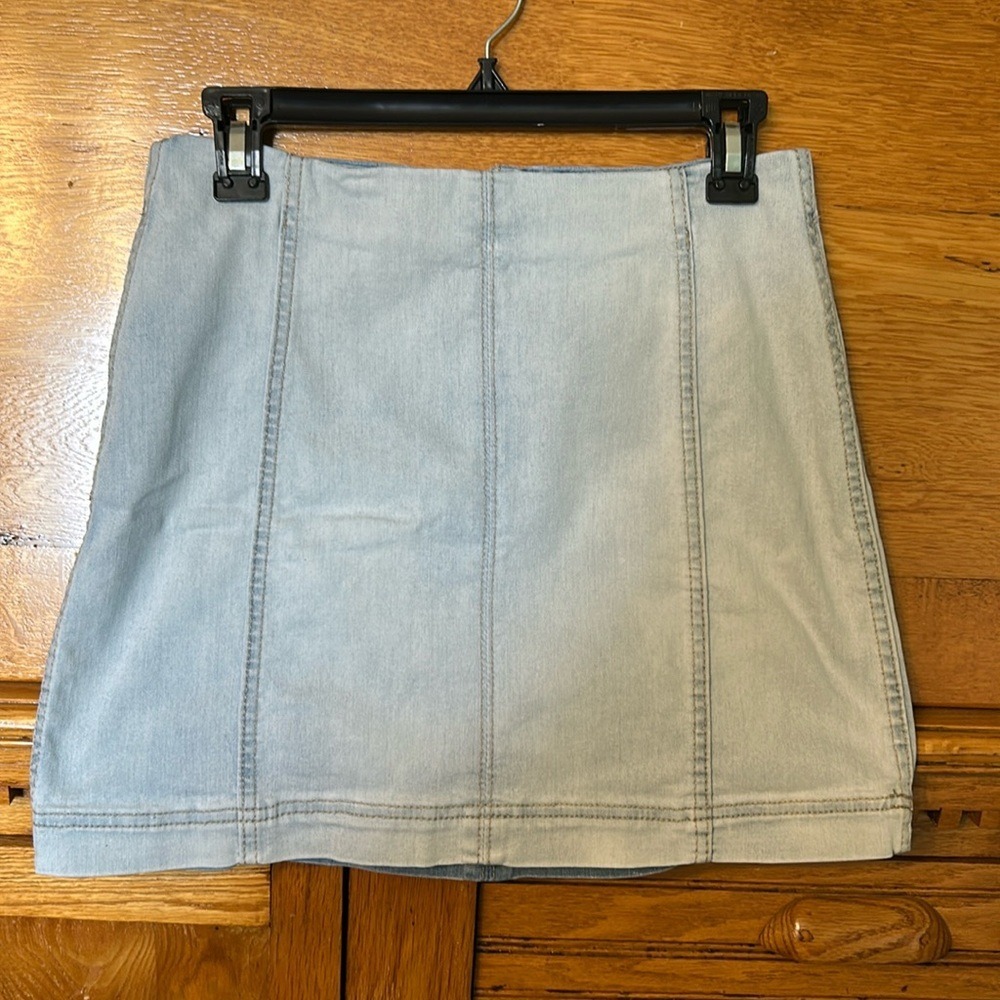 Wild Fable Y2K Streetwear Light Wash Denim Mini Skirt Seam Detail Back Zip
